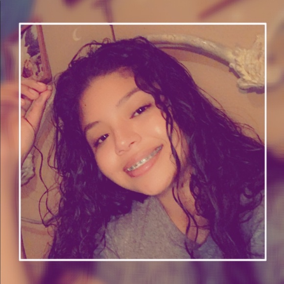 Meet the Posher Other - Meet your Posher, Vanessa